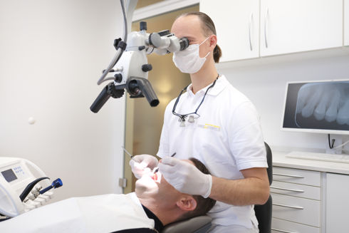Mikroskopgestützte Endodontie Wurzelkanalbehandlung Gelnhausen